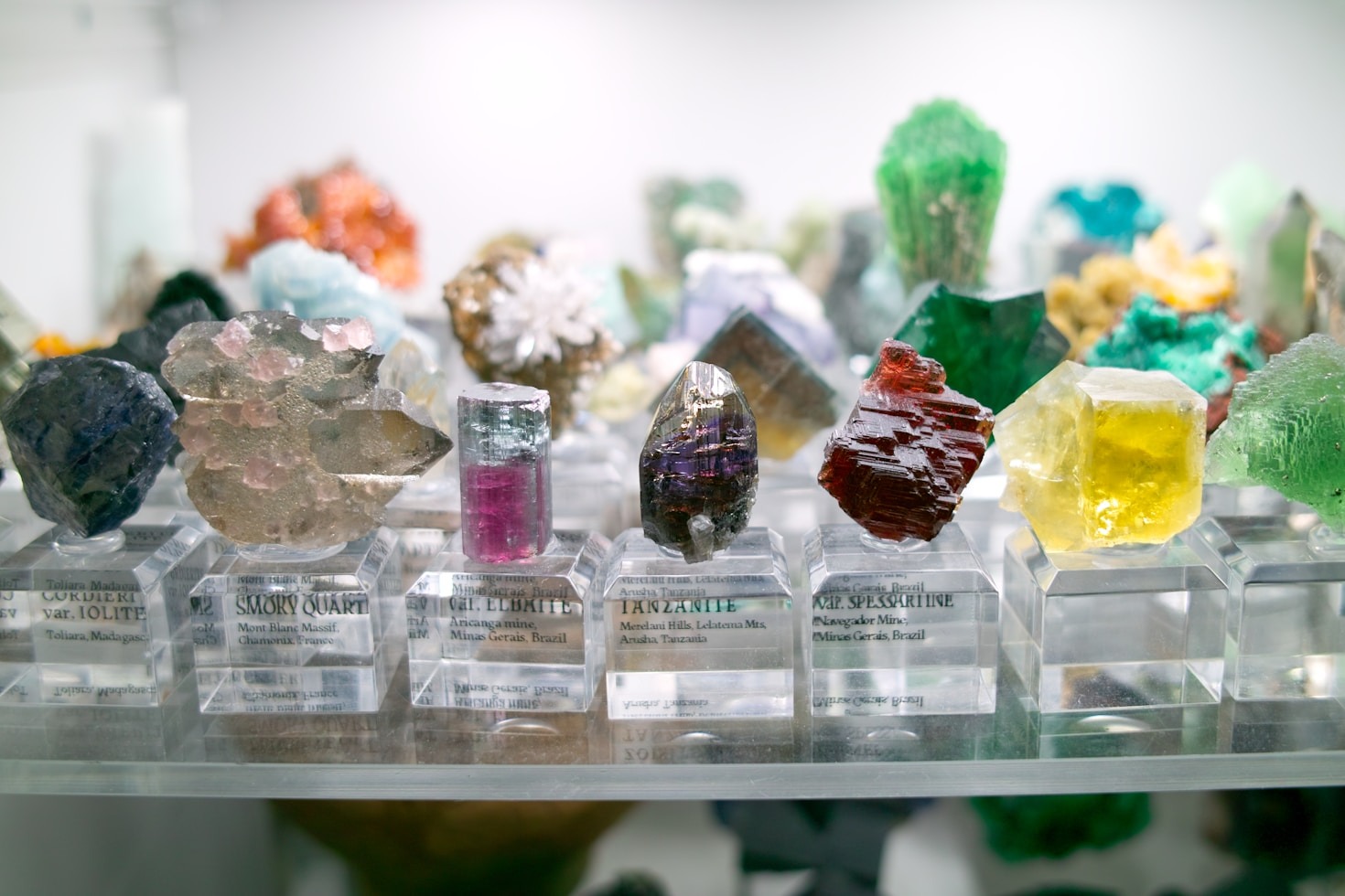 Integrating Crystal Decor Into Modern Interior Design